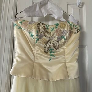 Cache Cream Strapless Dress with Embroidery
